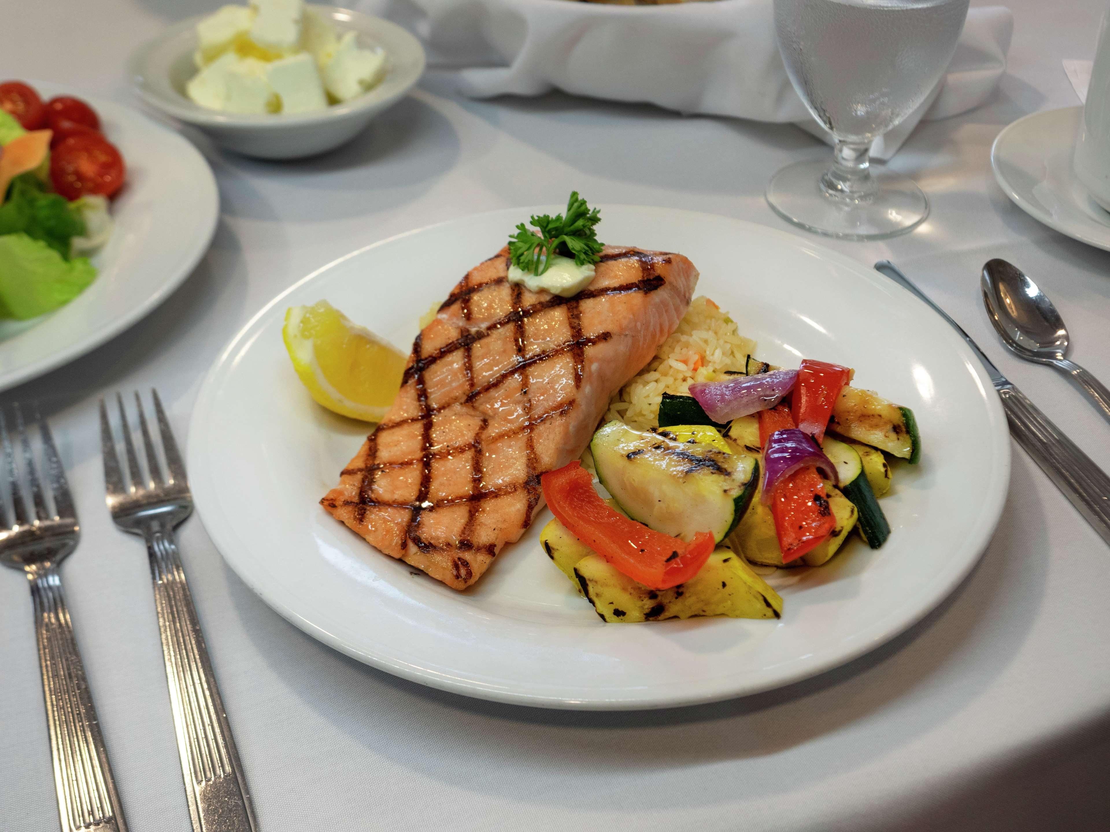 The Hilton Garden Inn Buffalo-Downtown Екстериор снимка