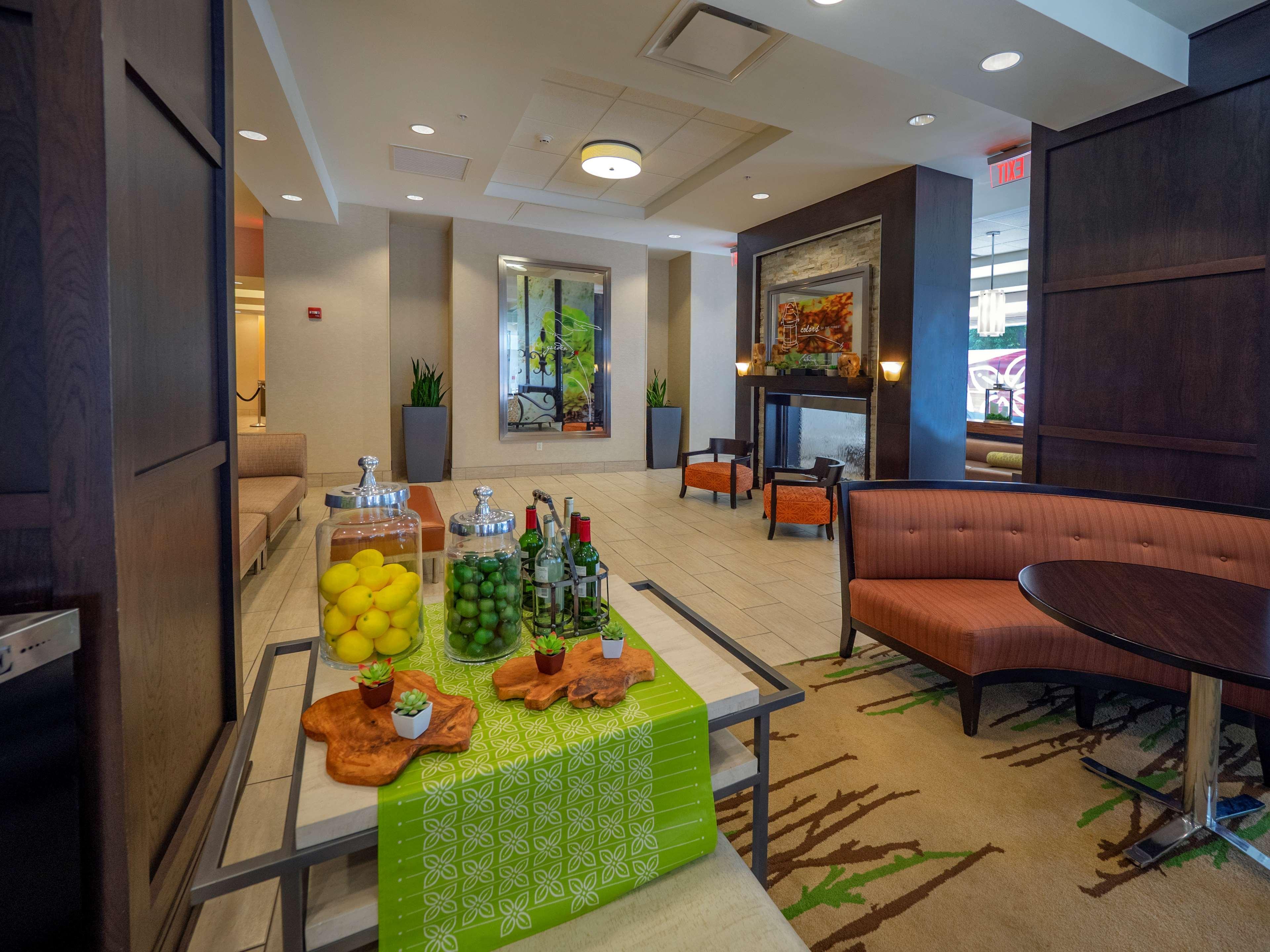 The Hilton Garden Inn Buffalo-Downtown Екстериор снимка