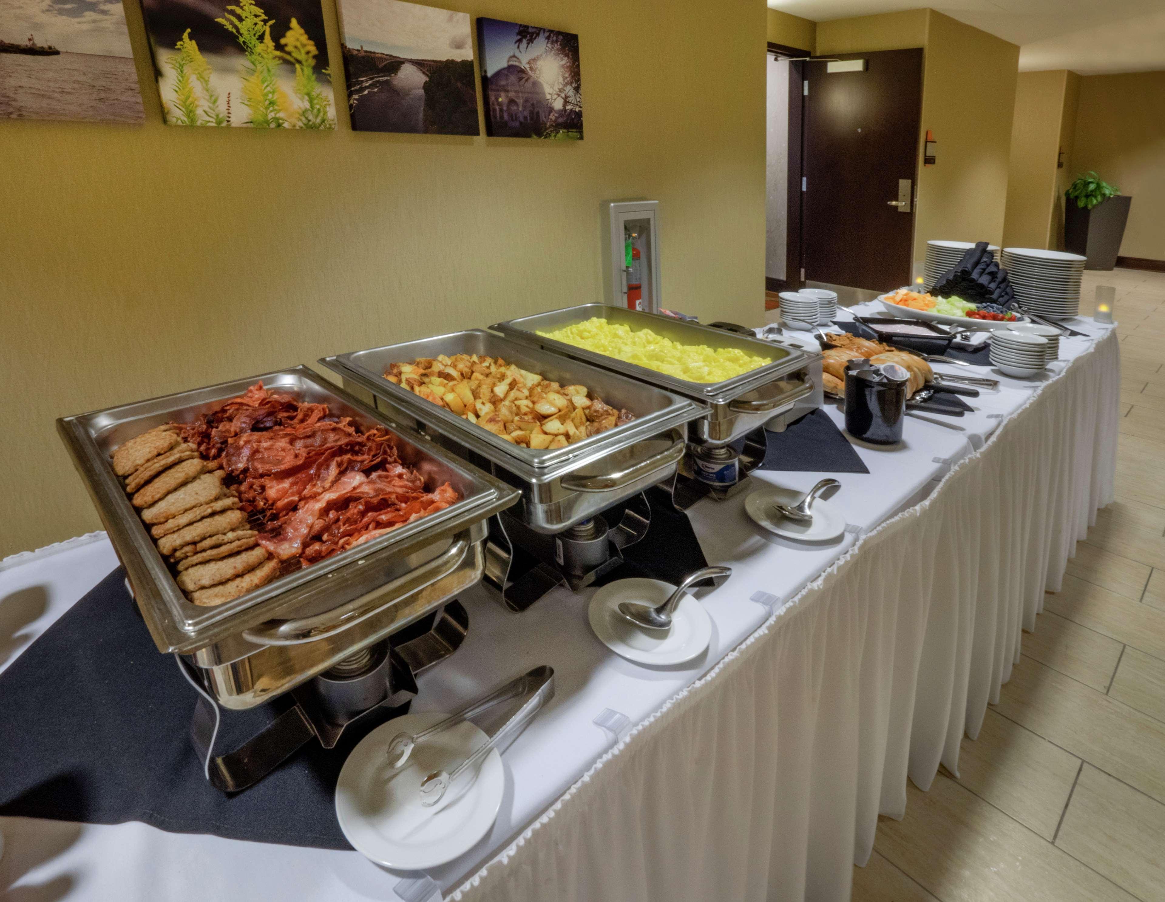 The Hilton Garden Inn Buffalo-Downtown Екстериор снимка