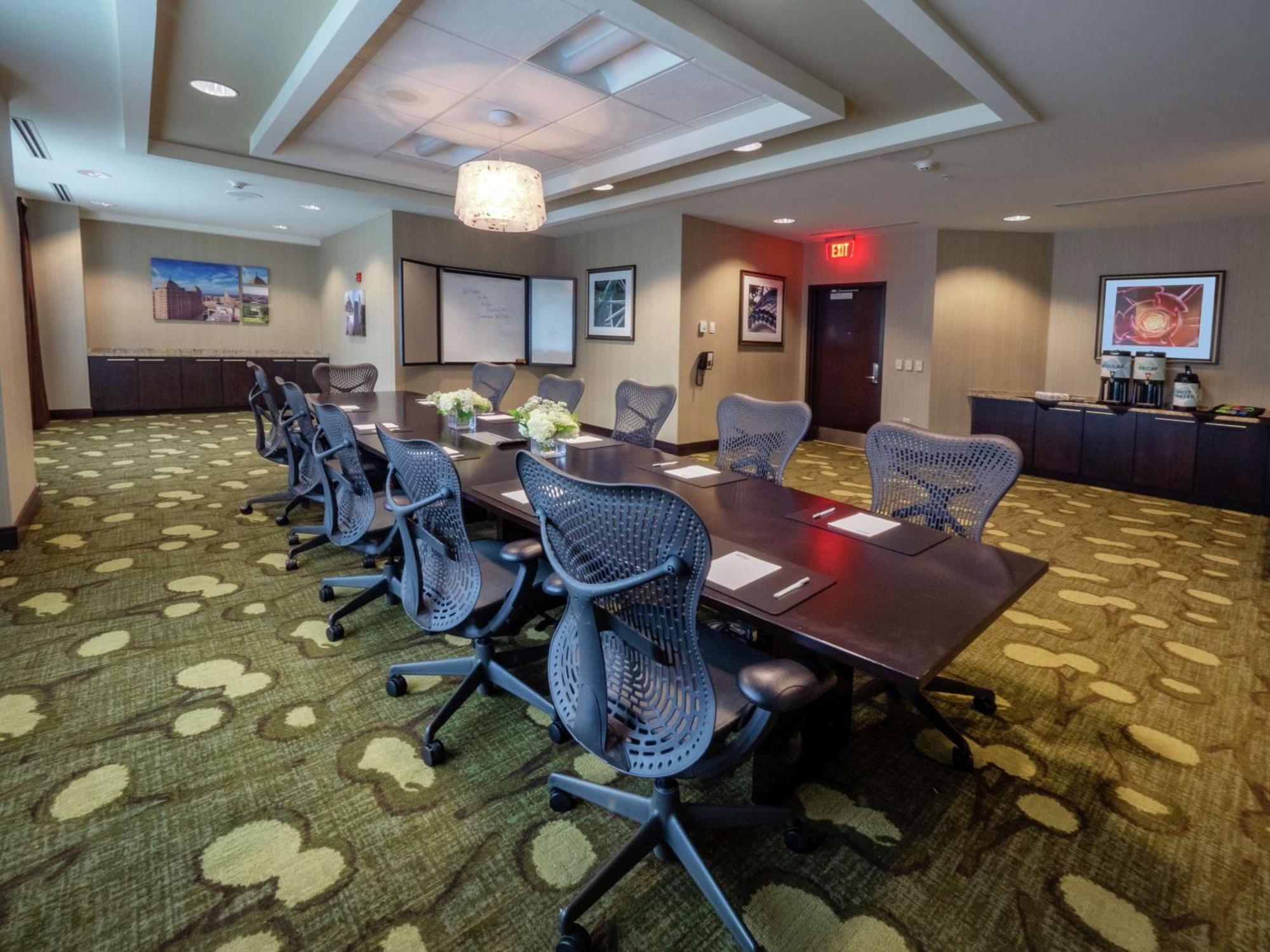 The Hilton Garden Inn Buffalo-Downtown Екстериор снимка