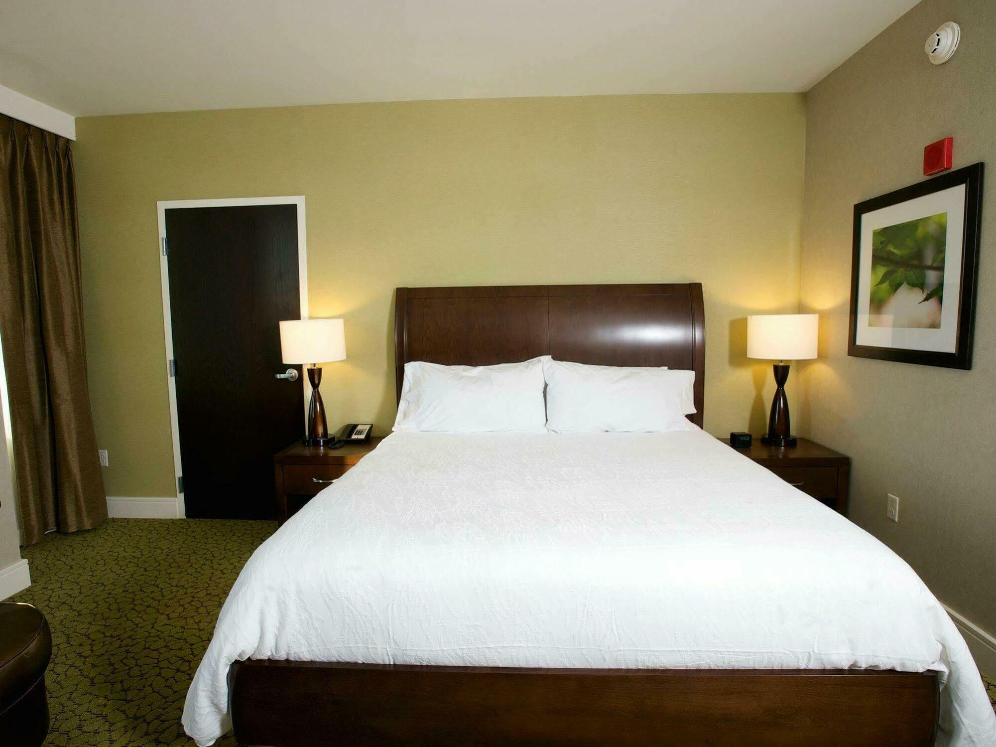 The Hilton Garden Inn Buffalo-Downtown Екстериор снимка
